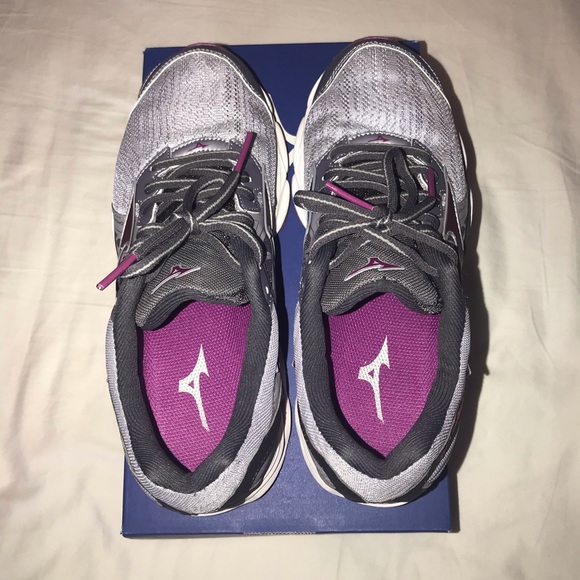 Mizuno Women’s Wave Inspire 14, Size 8 - Picture 4 of 6